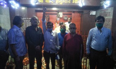 लालपुर चौक में दीप जलाकर मनाया गया जश्न