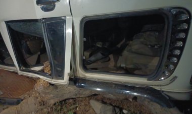 बारातियों से भरी स्कॉर्पियो पलटी, चालक हुआ फरार, कई लोग है घायल