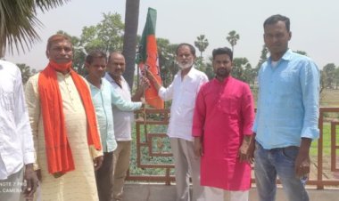 मानपुर नगर मंडल भाजपा कार्यकर्ताओं ने भाजपा के 41वां दिवस पर झंडातोलन किया