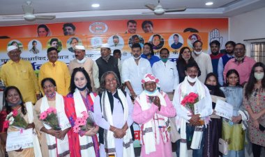 कांग्रेस भवन में मनाई गई स्व.कार्तिक उरांव की जयंती