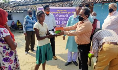 श्रीकृष्ण प्रणामी ट्रस्ट ने निर्धन महिलाओं के बीच बांटी साड़ियां व अन्य सामग्री