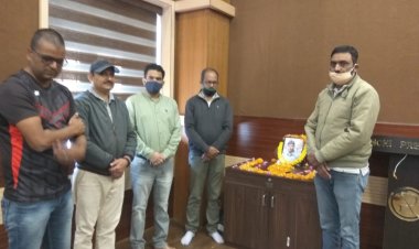 दिवंगत पत्रकार अजय कुमार को प्रेस क्लब में दी गई श्रद्धांजलि