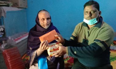 कैंसर पीड़ित मरीज के घर जाकर समाजसेवी गुलाम मुस्तफा ने किया सहयोग