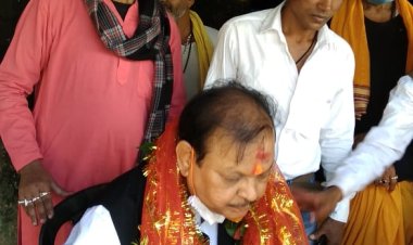 सुबोधकांत सहाय ने देवड़ी मंदिर में की पूजा-अर्चना