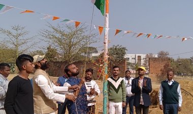 परीक्षयमान राज्य कर पदाधिकारी नवीन प्रसाद साहू ने हरमू मैदान में किया झंडोत्तोलन