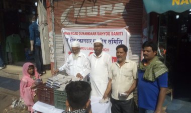 मेन रोड दुकानदार सहयोग समिति ने गरीबों के बीच बांटे भोजन