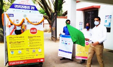 कोरोना से बचाव के नियमों के पालन के लिए उपायुक्त ने हरी झंडी दिखाकर जागरुकता रथ किया रवाना