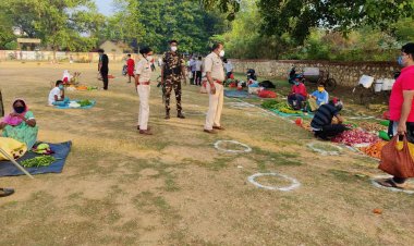 पुलिस-प्रशासन ने सब्जी बिक्रेताओं की सुधि लेते हुए जगह मुहैया कराया