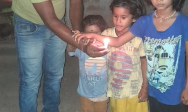 बच्चों ने भी दिवंगत पत्रकारों को दी श्रद्धांजलि