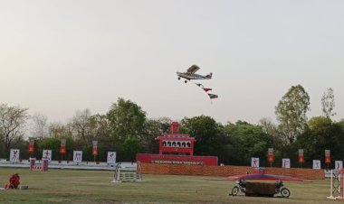 एएएनसी (माइक्रोलाइट) गया द्वारा अधिकारी प्रशिक्षण अकादमी गया में मल्टी एक्टिविटी डिस्प्ले के दौरान एयर शो