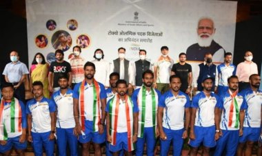 स्वदेश लौटने पर ओलंपिक पदक विजेताओं का भव्य स्वागत, खेल मंत्री ने किया सम्मानित