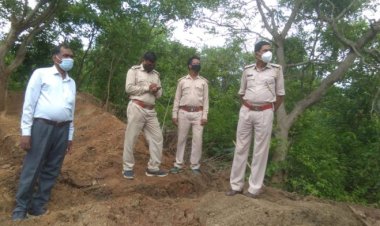 मनरेगा के काम में लिप्त जेसीबी जप्त ।विधायक की पहल पर हुई कार्रवाई ।