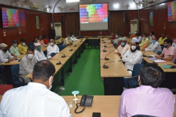 वैक्सिनेशन के प्रति लोगों में डर और भ्रांति के कारण जिला प्रशासन को लेनी पड़ी धर्म गुरुओं की शरण
