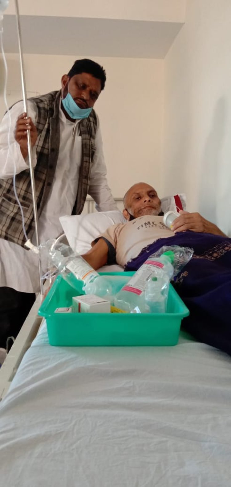 कैंसर से पीड़ित मरीज के इलाज में समाजसेवी गुलाम मुस्तफा ने किया सहयोग