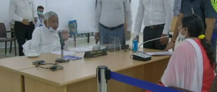 महिला मुखिया ने जनता दरबार में लगाई गुहार – सर..JDU विधायक ने मेरे पति की हत्या करवा दी
