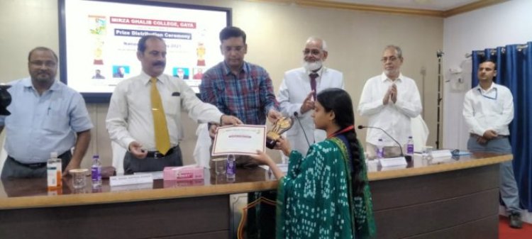 मिर्ज़ा गालिब कॉलेज गया के पुरस्कार वितरण समारोह में पहुंचे आयुक्त मगध प्रमंडल गया