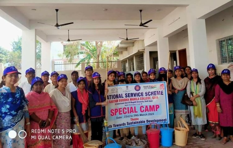 सप्तदिवसीय विशेष शिविर के तीसरे दिन स्वयंसेवकों द्वारा की गयी जीबीएम कॉलेज परिसर एवं आस-पड़ोस की साफ-सफाई