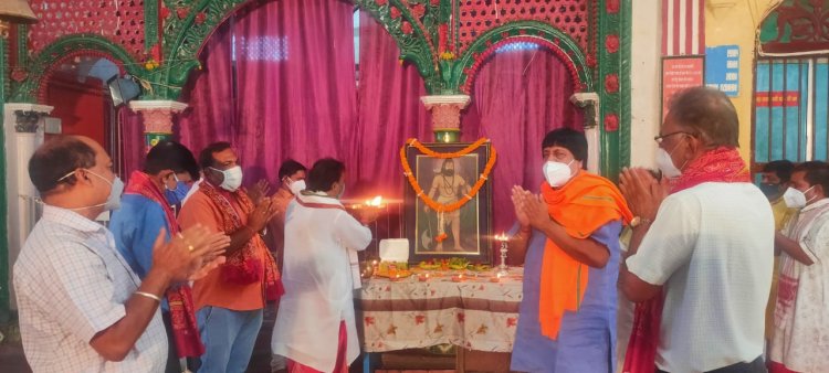 भगवान श्री परशुराम जयंती के अवसर पर मनाया दीपोत्सव, महामारी से मुक्ति के लिए कामना की