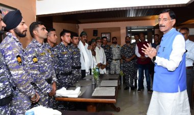 ऑपरेशन चांडिल की सफलता के बाद नौसेना दल को रक्षा राज्य मंत्री ने किया सम्मानित