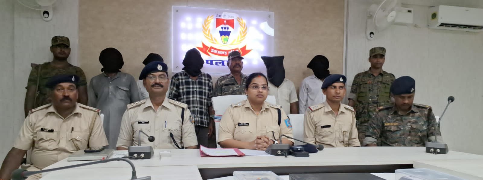 हत्या और लूट में शामिल 5 अपराधी गिरफ्तार, एक पूर्व नक्सली कमांडर भी गिरफ़्तार