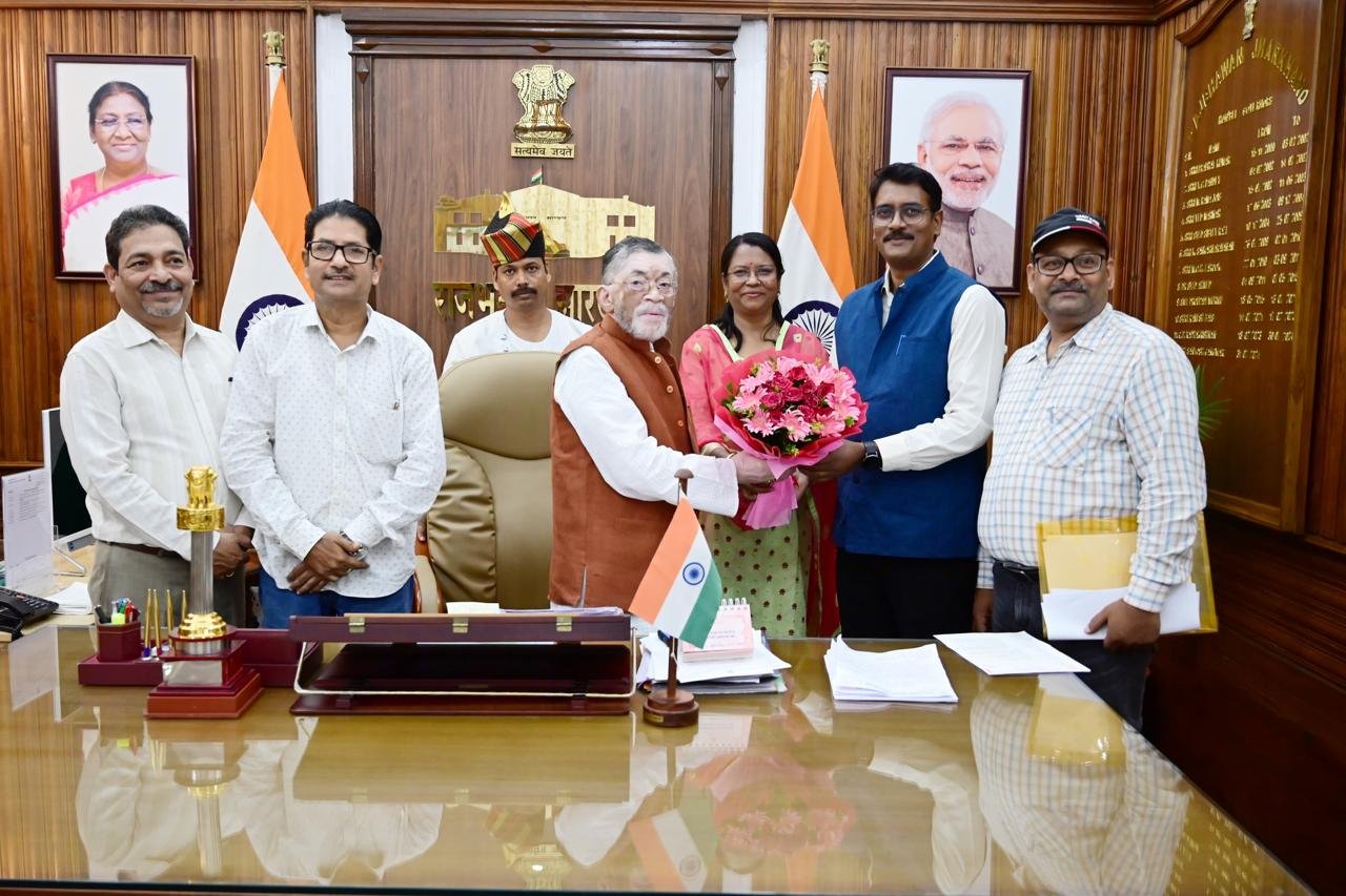 शैक्षिक महासंघ का उच्चस्तरीय प्रतिनिधिमंडल राज्यपाल से मिला, सौंपा ज्ञापन
