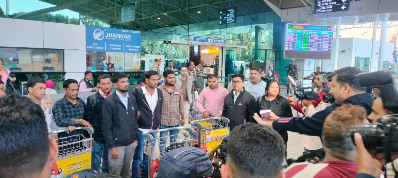 कैमरून से 11 मजदूर सुरक्षित वापस लाए गये, बाकी बचे मजदूरों को वापस लाने के प्रयास जारी