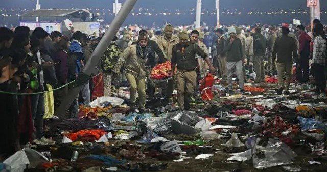 मौनी अमावस्या पर अमृत स्नान के लिए भीड़ से टूटी बैरिकेडिंग , मची भगदड़ - चश्मदीद ने बताया