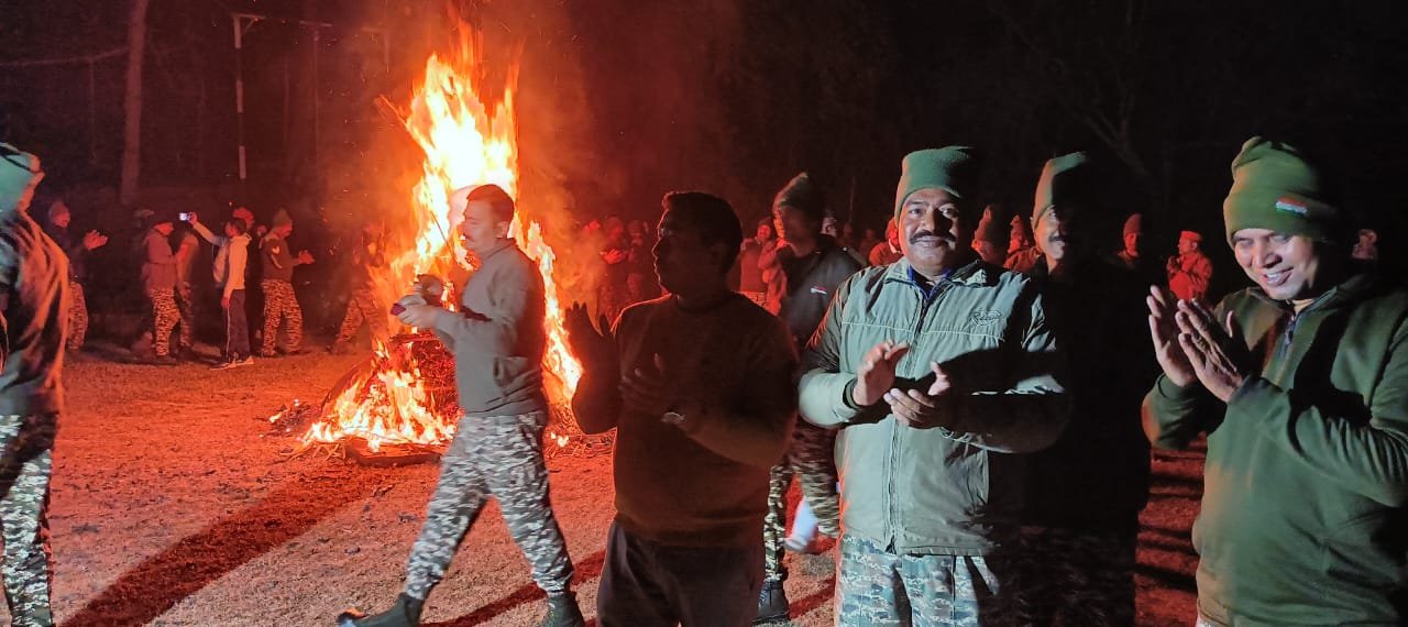 47 बटालियन सीआरपीएफ मुख्यालय में धूमधाम से मनाया गया लोहड़ी पर्व, पंजाबी भांगड़ा ने जमाया रंग, कमांडेंट ने अग्नि में रेवड़ी-मूंगफली अर्पित कर की सुख-शांति की प्रार्थना
