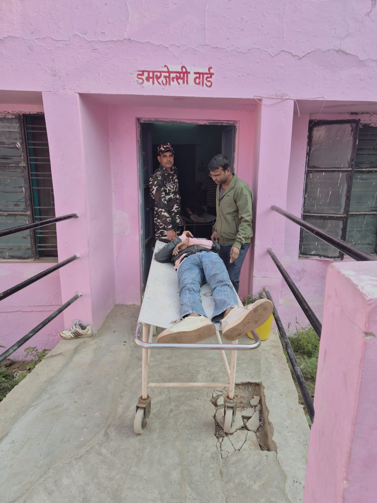 62वीं वाहिनी सशस्त्र सीमा बल ने दिखाया मानवीय चेहरा, सड़क हादसे में घायलों की बचाई जान