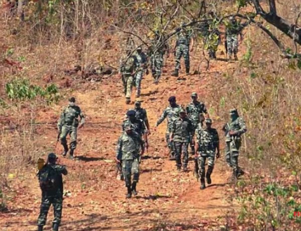 सारंडा में नक्सलियों के खिलाफ ऑपरेशन जारी, IEED ब्लास्ट में सहायक कमांडेंट जख्मी, सर्च ऑपरेशन तेज, हाईअलर्ट घोषित