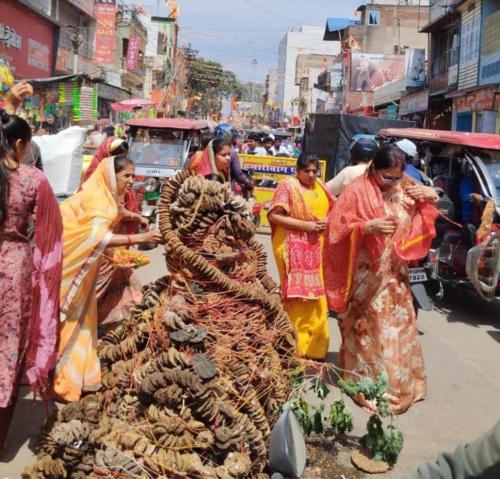 झारखंड में  होलिका दहन की शुरुआत 127 वर्ष पूर्व हुई थी 