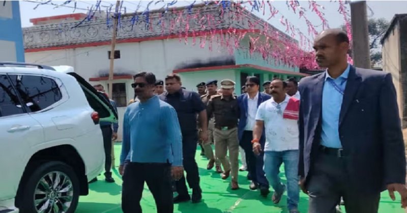 CM हेमंत सोरेन ने नेमरा में विकास कार्यों का लिया जायजा, तालाब का भी किया निरीक्षण, बाहा पूजा के लिए अधिकारियों को दिए कई निर्देश