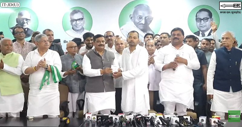 जेडीयू में शामिल हुए निशांत कुमार, कार्यकारी अध्यक्ष ने दिलाई पार्टी की सदस्यता, ललन सिंह भी रहे मौजूद